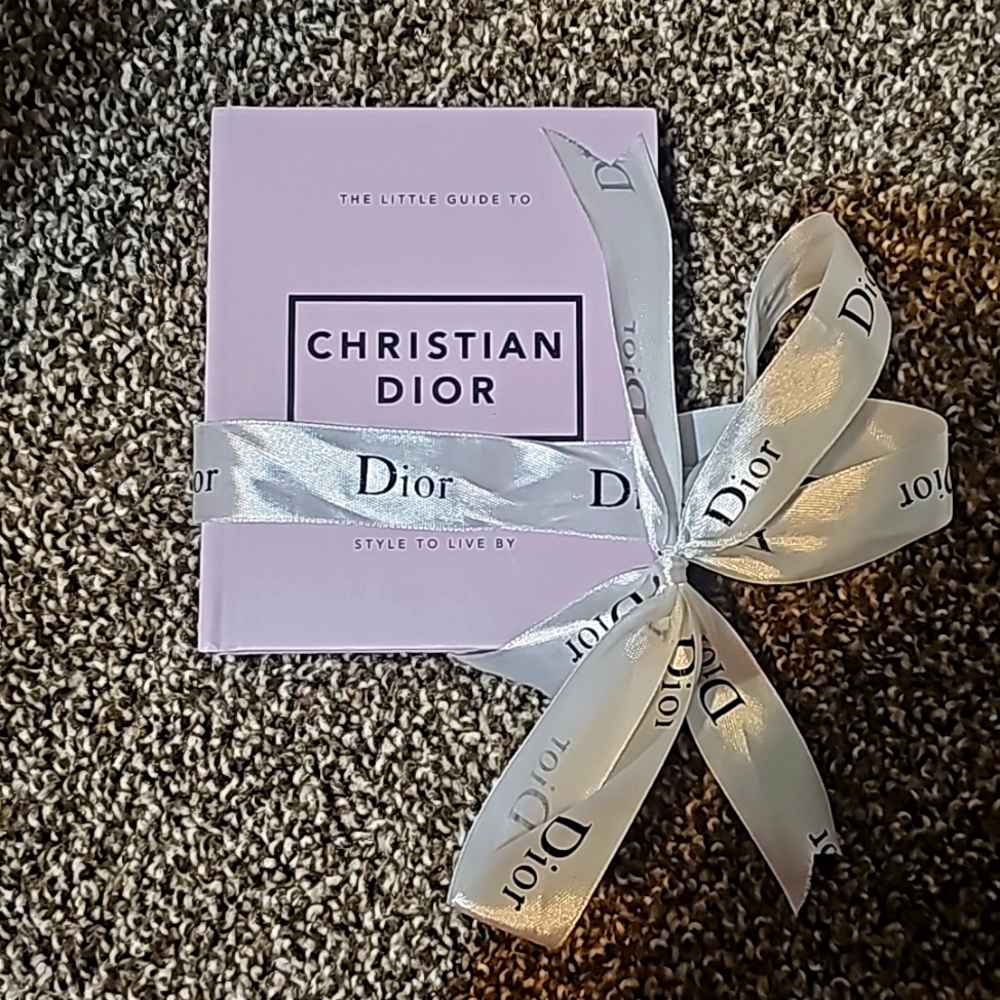 The Little Guide to Christian Dior: Style to Live By (Little Books of Fashion)
